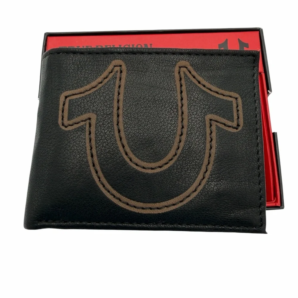 True Religion Men's‎ Horseshoe Logo Leather Bi-Fold Wallet Black NEW RFID Box